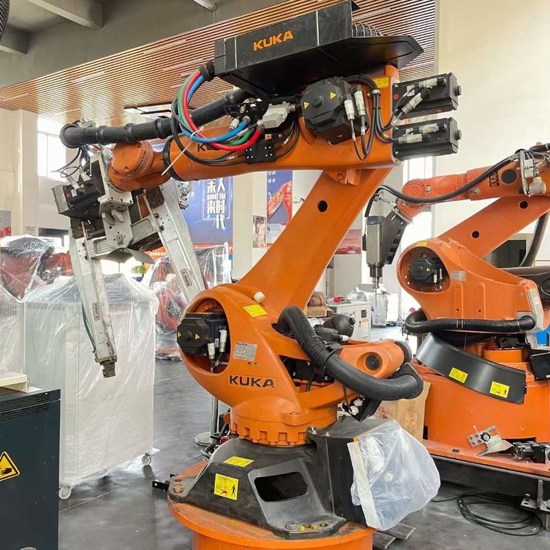 KUKA KR210 R3100 ইন্ডাস্ট্রিয়াল রোবট 6-অক্ষের রোবট আর্ম 210 কেজি দরকারী লোড এবং 0.06 মিমি পুনরাবৃত্তিযোগ্যতার সাথে