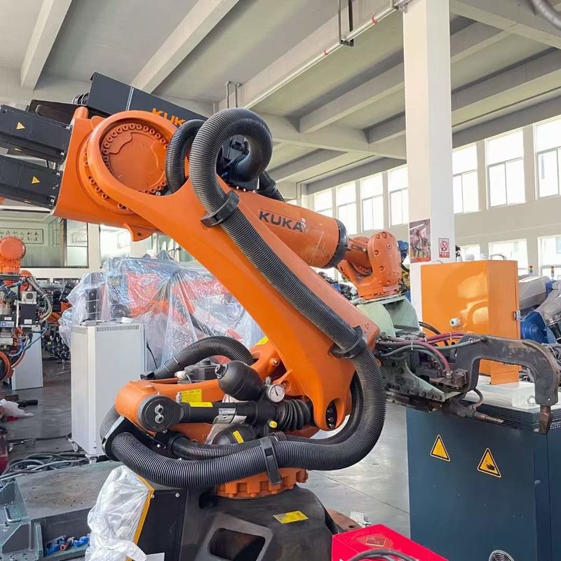 KUKA KR210 R3100 ইন্ডাস্ট্রিয়াল রোবট 6-অক্ষের রোবট আর্ম 210 কেজি দরকারী লোড এবং 0.06 মিমি পুনরাবৃত্তিযোগ্যতার সাথে