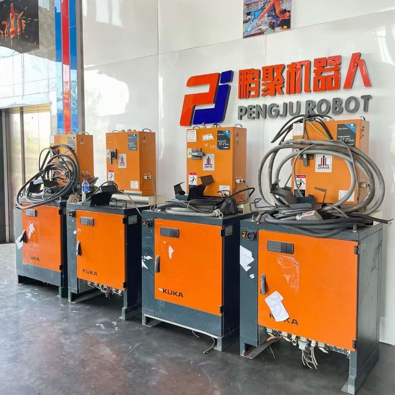 KUKA KR210 R3100 ইন্ডাস্ট্রিয়াল রোবট 6-অক্ষের রোবট আর্ম 210 কেজি দরকারী লোড এবং 0.06 মিমি পুনরাবৃত্তিযোগ্যতার সাথে
