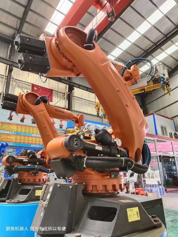 সুনির্দিষ্ট KUKA KR210 R2900 ইন্ডাস্ট্রিয়াল রোবট 210 কেজি দরকারী লোড এবং 2900 মিমি পৌঁছানোর জন্য লোড কাটা এবং উপাদান হ্যান্ডলিং