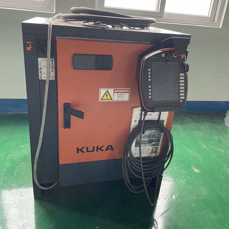 KUKA Kr16 এক্সপি কন্ট্রোলারের সাথে আর্ক ওয়েল্ডিং রোবট লোডিং এবং অংশ আনলোডিং অংশ হ্যান্ডলিং শিল্প রোবট বাহু