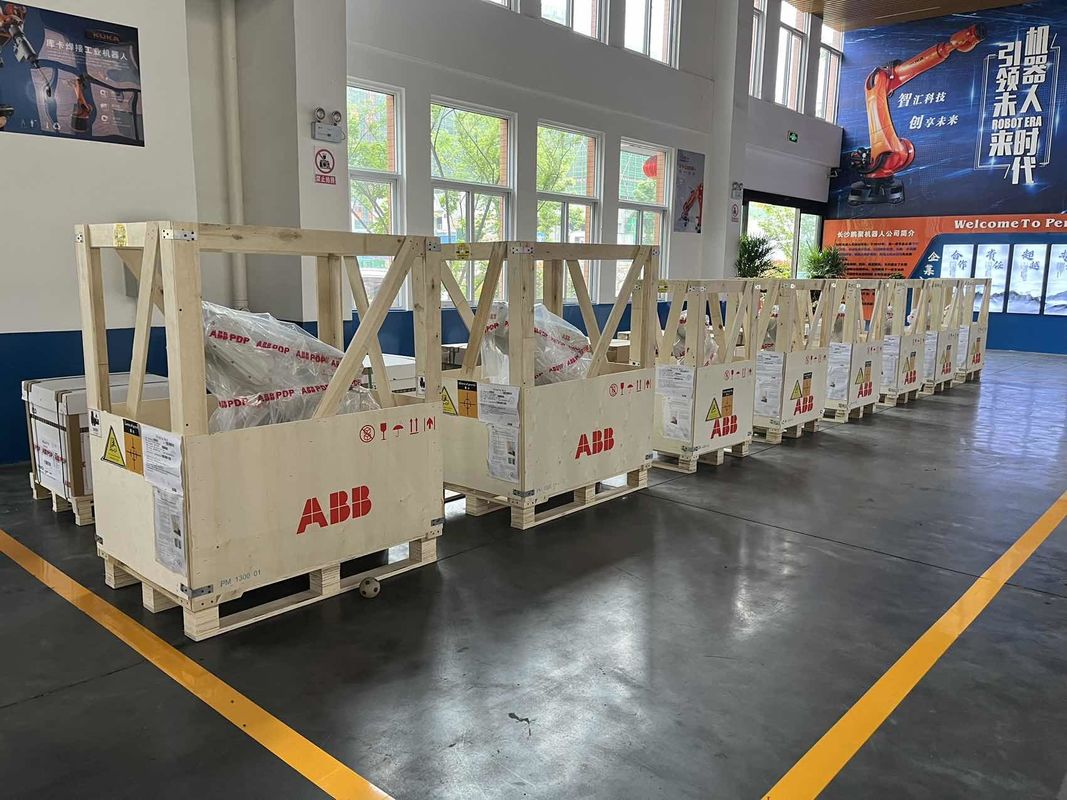 নতুন ABB IRB 2600 M2004 20/12 -1.65/1.85 20kg আর্ক ওয়েল্ডিং, প্রেস ট্যান্ডিং, লোডিং অ্যান্ড আনলোডিং অফ পার্টস, মেশিনিং