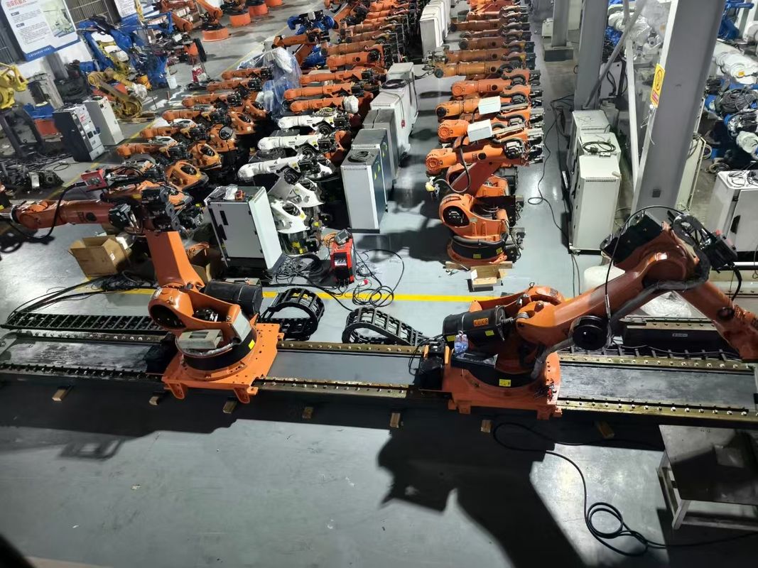 ব্যবহৃত KUKA রোবট KR360-3 এবং KRC4 কন্ট্রোলারের সাহায্যে আপনার উৎপাদন সর্বাধিক করুন