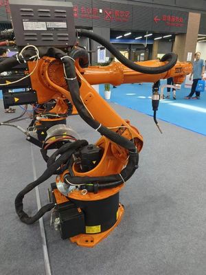 KUKA KR16L6 উচ্চ পুনরাবৃত্তিযোগ্যতা প্যালেটিজিং রোবট উন্নত উত্পাদনশীলতার জন্য ± 0.1 মিমি নির্ভুলতার সাথে