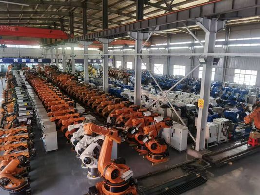 KUKA KR180 R2900 প্রাইম 180 কেজি দরকারী লোড 2900 মিমি রিচ ওয়াল-মাউন্ট লোডিং রোবট এবং KRC4 নিয়ামক পেইন্টিং রোবট